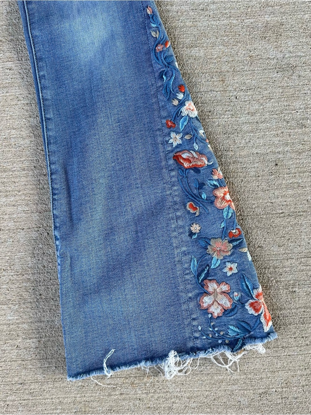 Free People Driftwood “Farrah” Flare Embroidered Jeans Size 26 - Picture 5 of 5